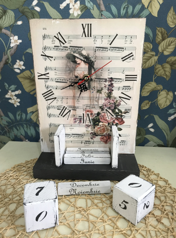 Calendar perpetuu cu ceas, handmade, model Partitură [2]