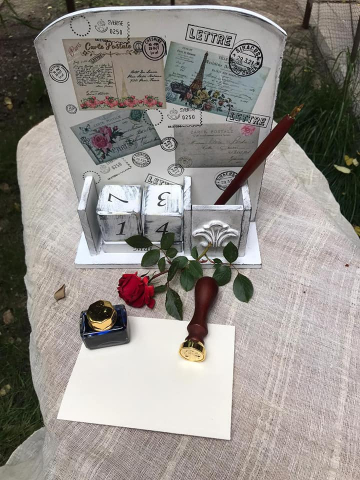 Calendare din lemn - Calendar perpetuu, handmade, model cu cărți poștale și suport pentru instrumente de scris