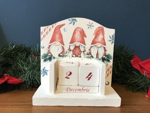 Decorațiuni pentru sărbători - Calendar perpetuu handmade, model Elfi