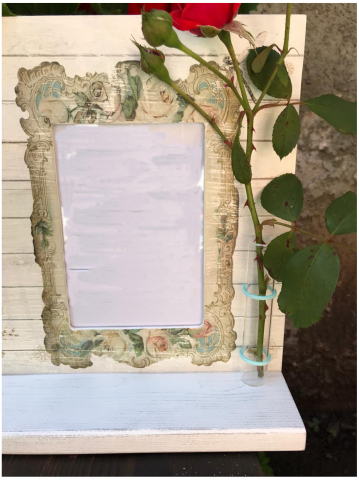 Calendar vintage cu ceas, ramă foto și eprubetă [1]