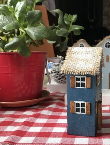 Decorațiune căsuță din lemn [3]