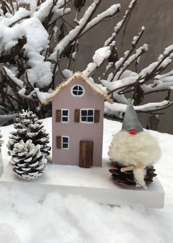 Decorațiune căsuță din lemn [2]