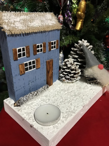 Decorațiune căsuță din lemn cu suport lumânare [4]