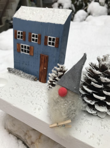 Decorațiune căsuță din lemn cu suport lumânare [3]