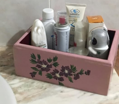 Cutie roz pictată cu flori [6]