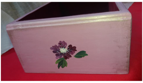 Cutie roz pictată cu flori [1]