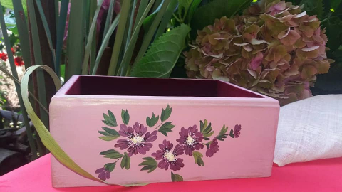 Cutii și cutiuțe - Cutie roz pictată cu flori