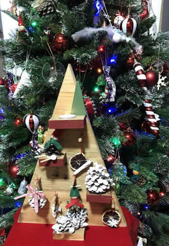 Decorațiuni pentru sărbători - Decorațiune mini brăduț lemn natur cu soport pentru lumânare