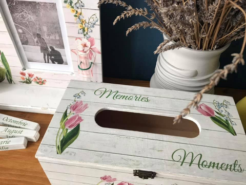 Set format din calendar perpetuu cu ceas, ramă foto, eprubetă și suport șervețele, model Lalele [5]