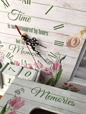 Set format din calendar perpetuu cu ceas, ramă foto, eprubetă și suport șervețele, model Lalele [3]