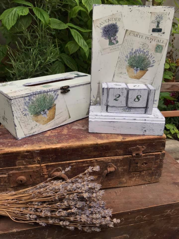 Seturi cadou - Set Lavandă format din calendar perpetuu și suport șervețele