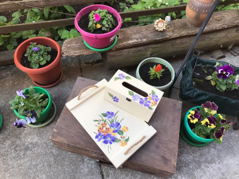 Set pictat manual cu flori, format din tavă și suport șervețele [4]