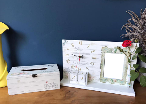 Set vintage format din calendar perpetuu cu ceas, ramă foto, eprubetă și suport șervețele [6]