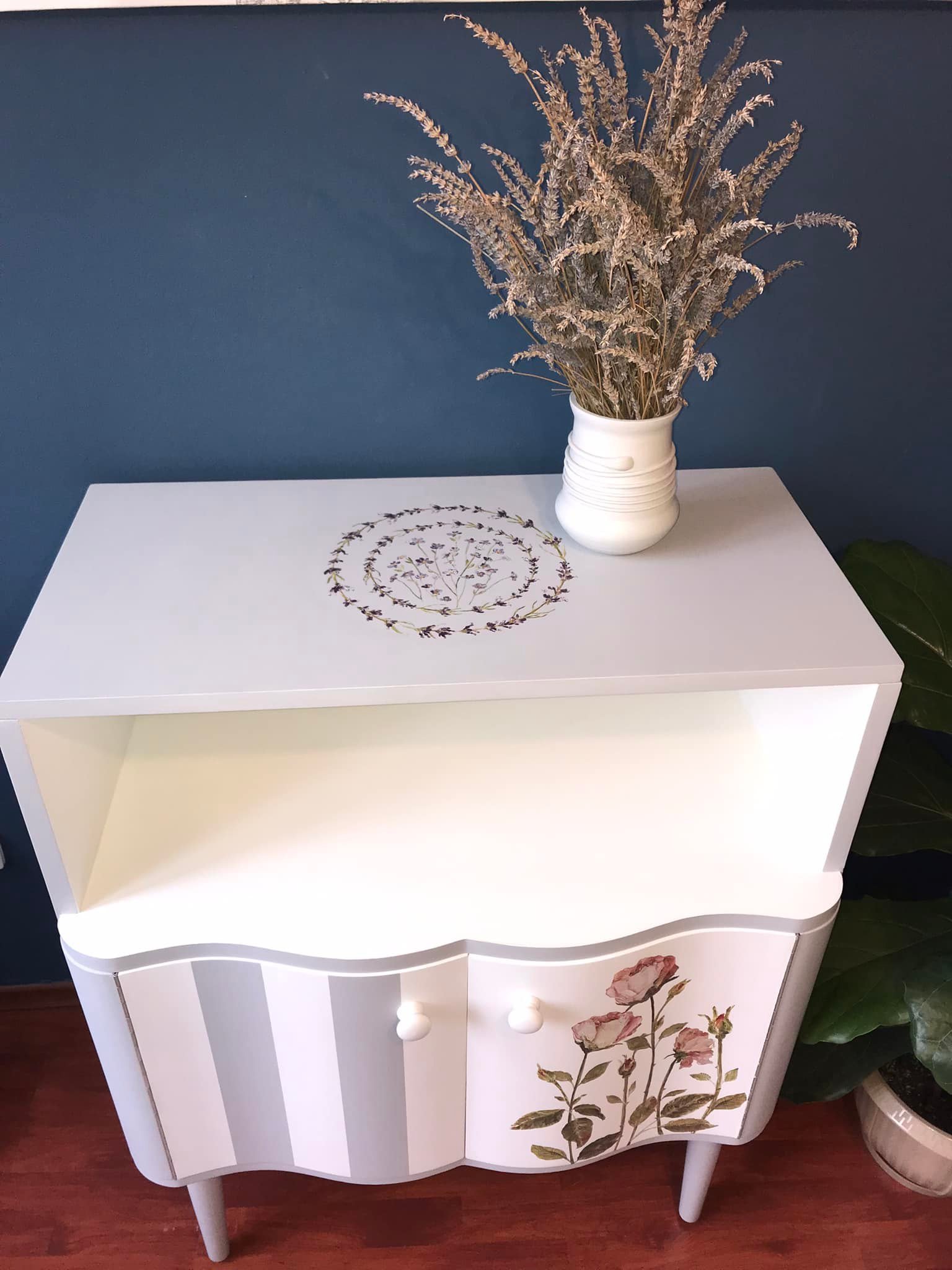 Recondiționare comodă TV mică