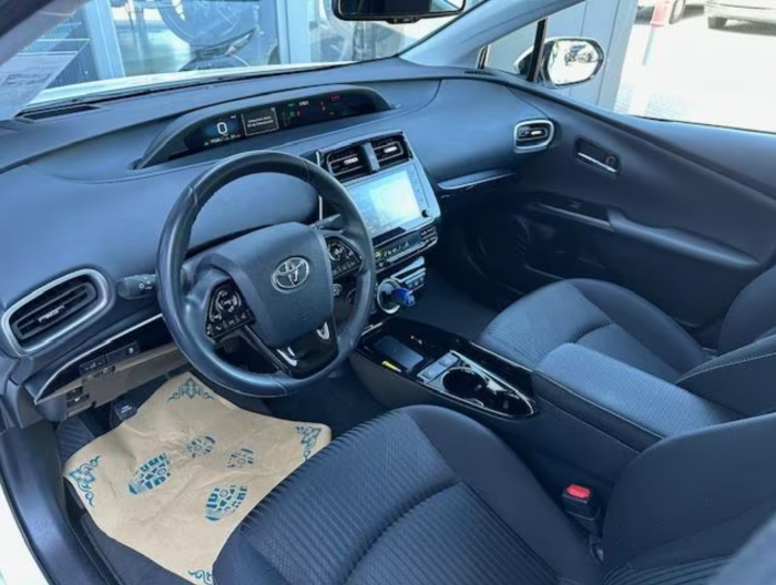 Toyota Prius Plug-in Hybrid Comfort [14]