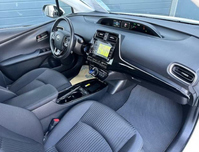 Toyota Prius Plug-in Hybrid Comfort [18]