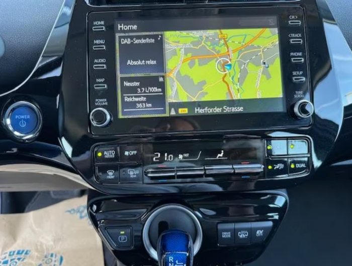 Toyota Prius Plug-in Hybrid Comfort [16]