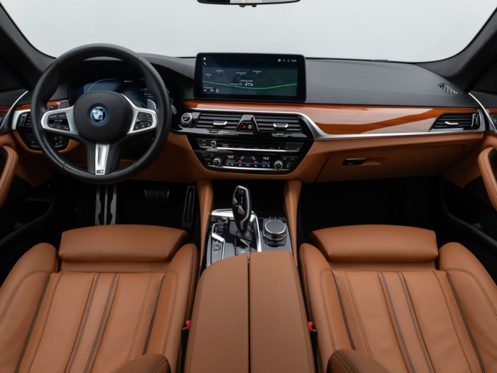 BMW 520e M Sport [12]