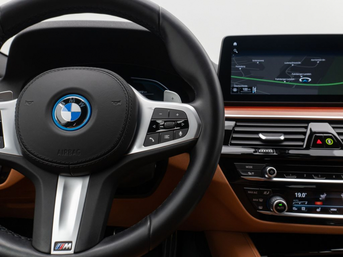 BMW 520e M Sport [15]