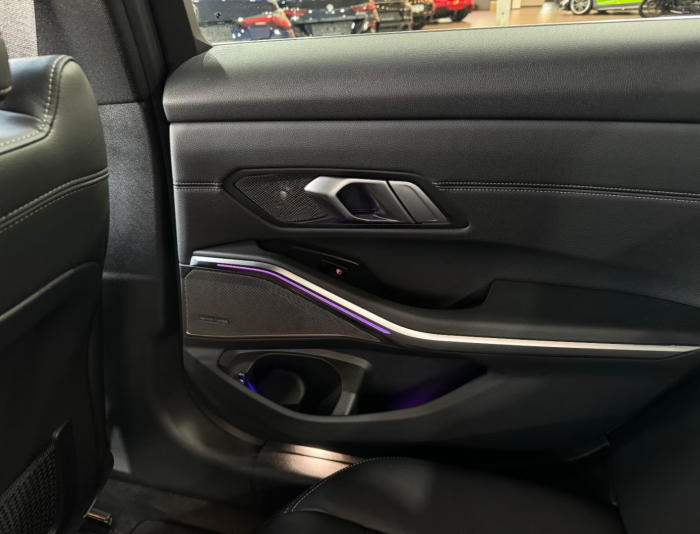 BMW 330 e Luxury Line [17]