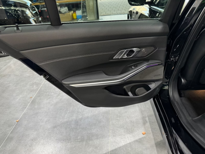 BMW 330 e Luxury Line [15]