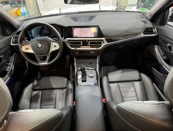 BMW 330 e Luxury Line [18]