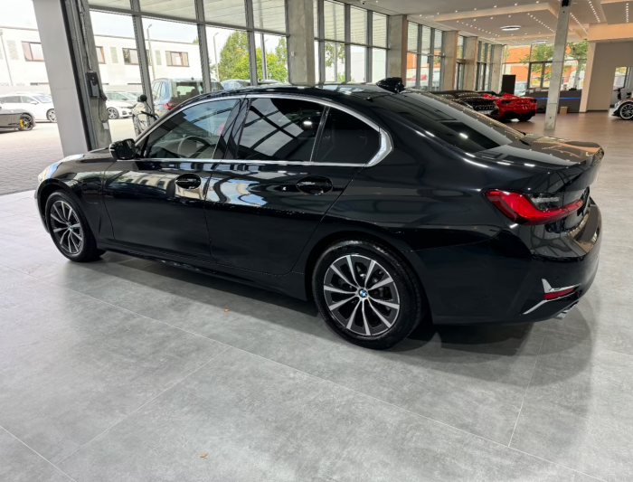 BMW 330 e Luxury Line [10]