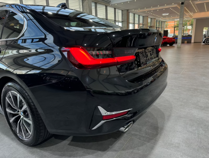 BMW 330 e Luxury Line [11]