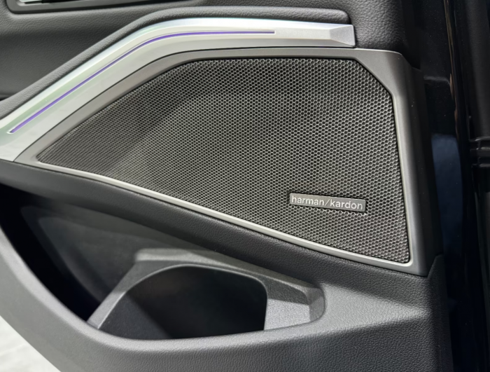 BMW 330 e Luxury Line [19]