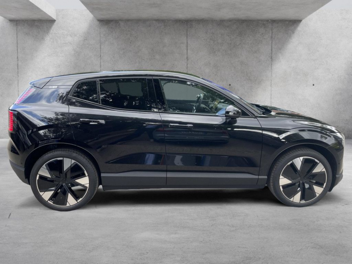 Volvo EX30 Single Motor Extended Range [3]