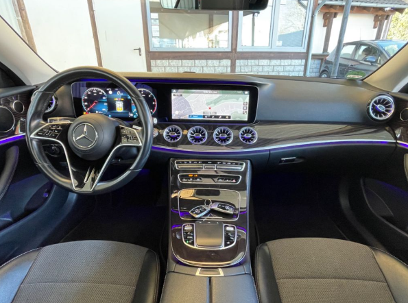Mercedes-Benz E 220 d Coupe Panoramic [7]