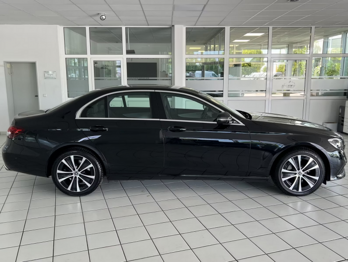 Mercedes-Benz E 300 Avantgarde [6]