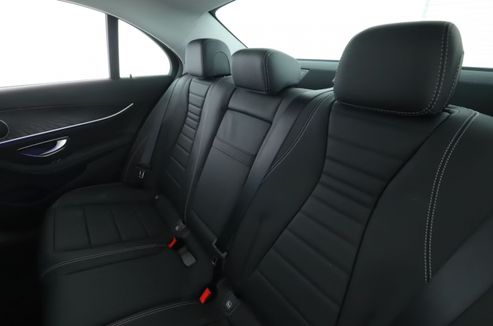 Mercedes-Benz E 300 Avantgarde [8]