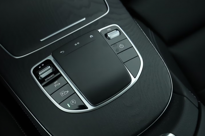 Mercedes-Benz E 300 Avantgarde [10]