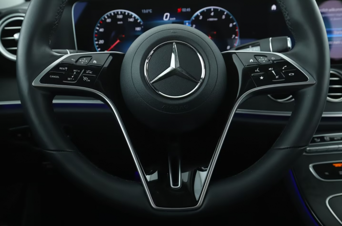 Mercedes-Benz E 300 Avantgarde [11]