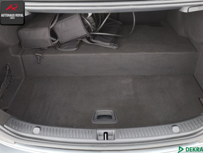 Mercedes-Benz E 300 e AMG [12]