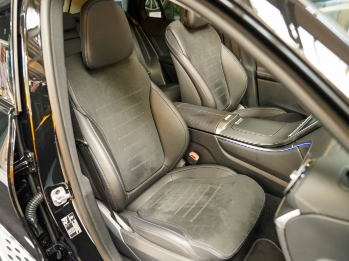 Mercedes-Benz GLC 300 d 4M AMG Line Premium [12]