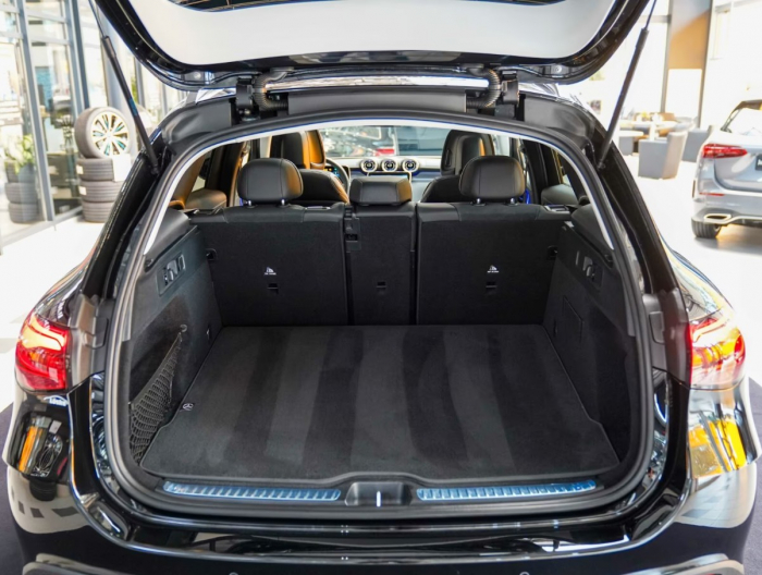 Mercedes-Benz GLC 300 d 4M AMG Line Premium [6]