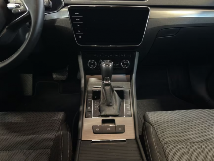 Skoda Superb 1.4 TSI iV DSG - sedan [14]