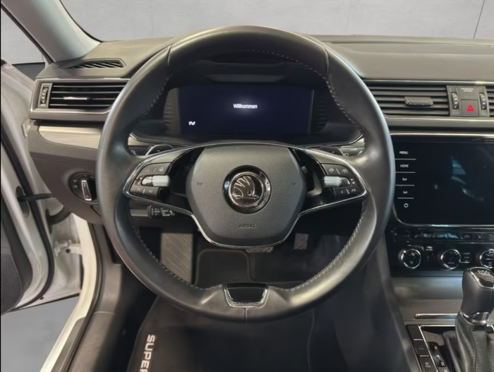 Skoda Superb 1.4 TSI iV DSG - sedan [11]