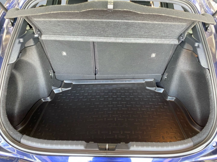 Toyota Corolla 1.8 Hybrid [15]