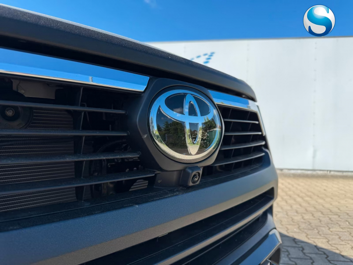 Toyota Hilux INVINCIBLE MY25 [10]