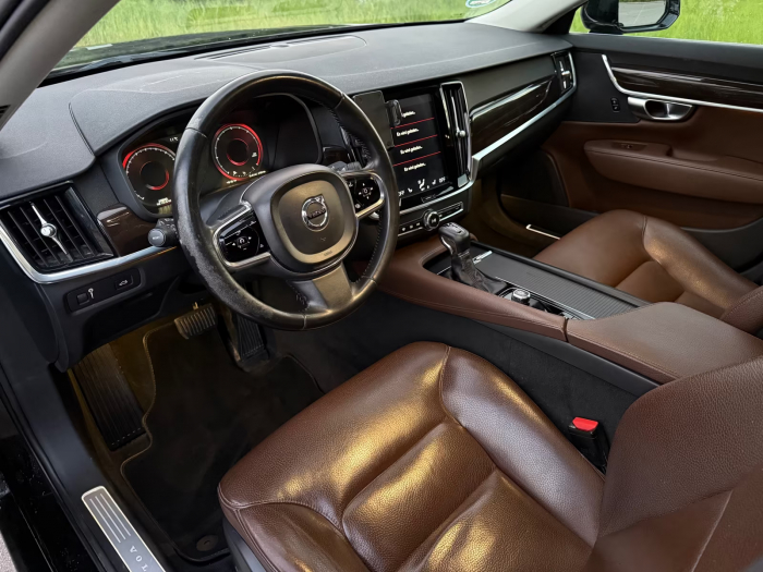 Volvo S90 D4 Momentum [7]