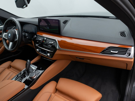BMW 520e M Sport [10]
