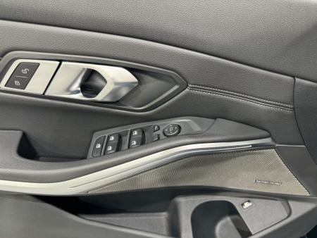 BMW 330 e Luxury Line [23]