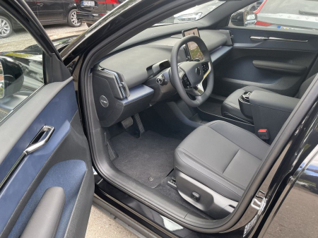 Volvo EX30 Single Motor Extended Range [9]