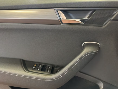 Skoda Superb 1.4 TSI iV DSG - sedan [15]