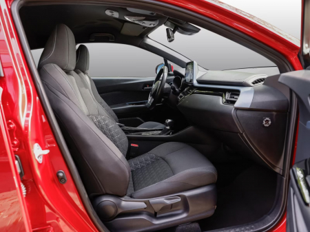 Toyota C-HR 2.0 HYBRID [4]
