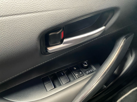 Toyota Corolla 1.8 Hybrid [18]