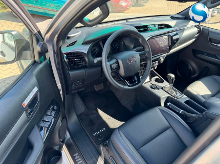 Toyota Hilux INVINCIBLE MY25 [4]